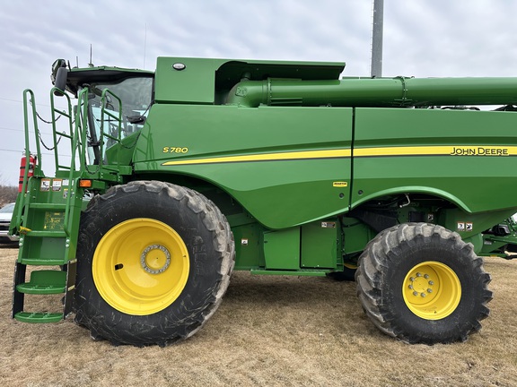 https://photos.machinefinder.com/18/10580518/71479564_large_25236.jpg