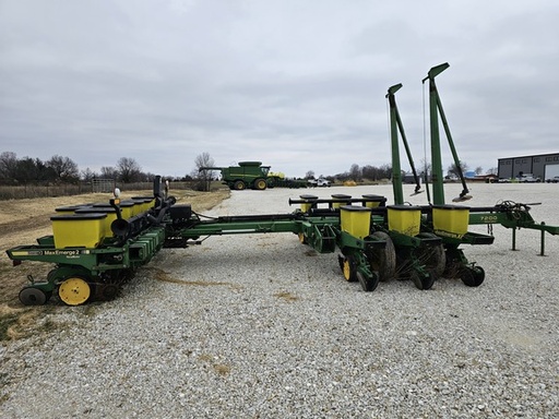 https://photos.machinefinder.com/48/10690348/70651416_large_2605.jpg
