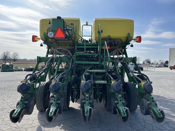 https://photos.machinefinder.com/11/9679011/64632849_large_71010.jpg