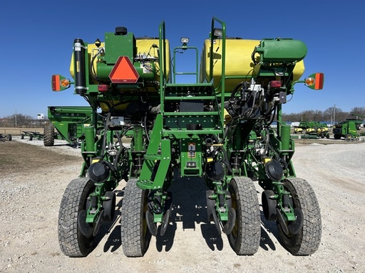 https://photos.machinefinder.com/23/10729023/71870696_large_23333.jpg