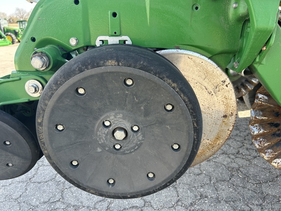 https://photos.machinefinder.com/37/10768837/72165118_large_35693.jpg