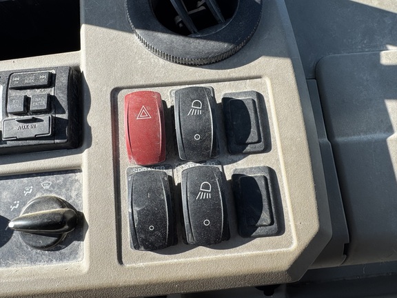 https://photos.machinefinder.com/89/10779189/73408115_large_71371.jpg
