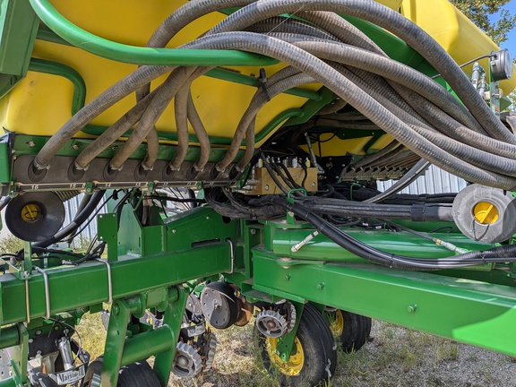 https://photos.machinefinder.com/18/10865618/75392330_large_62336.jpg