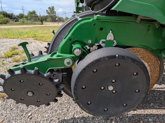 https://photos.machinefinder.com/18/10865618/75392323_large_25180.jpg