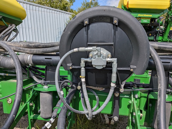 https://photos.machinefinder.com/18/10865618/75392329_large_23157.jpg