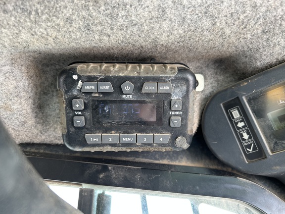 https://photos.machinefinder.com/18/10878418/72732221_large_87912.jpg