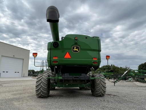 https://photos.machinefinder.com/13/8591113/66599376_large_54938.jpg