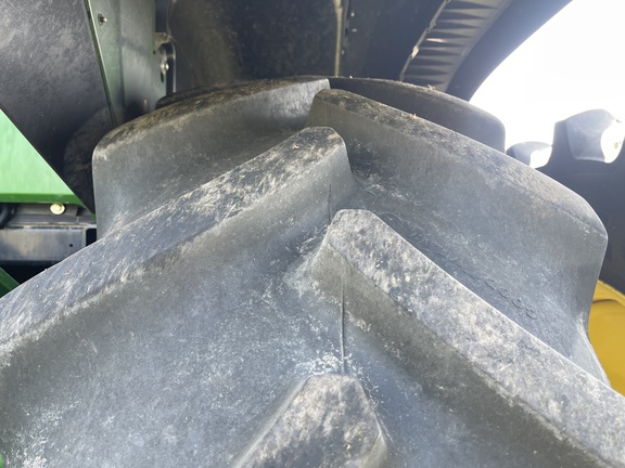 https://photos.machinefinder.com/21/9810321/68634773_large_52062.jpg