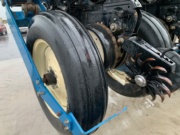 https://photos.machinefinder.com/33/10893433/72303212_large_55957.jpg