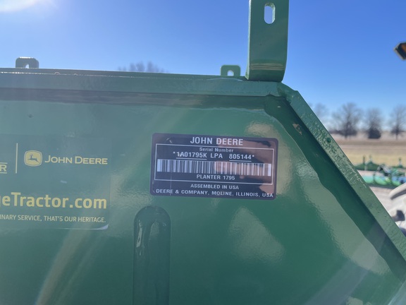 https://photos.machinefinder.com/82/11019282/77726594_large_73945.jpg