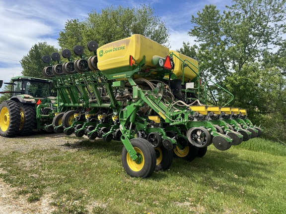https://photos.machinefinder.com/90/11027990/73025418_large_8065.jpg