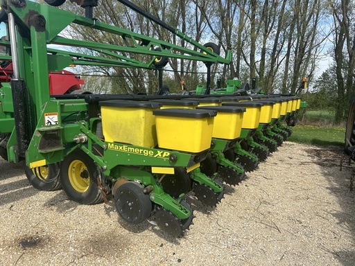 https://photos.machinefinder.com/83/11131083/79385249_large_89941.jpg