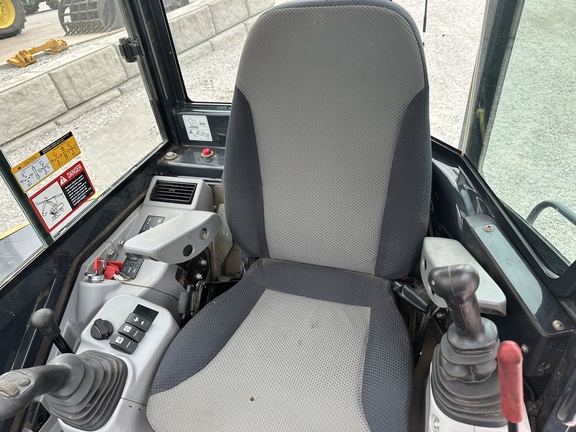 https://photos.machinefinder.com/18/11189118/76007556_large_14066.jpg