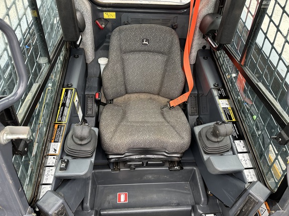 https://photos.machinefinder.com/03/11237803/76404735_large_42544.jpg