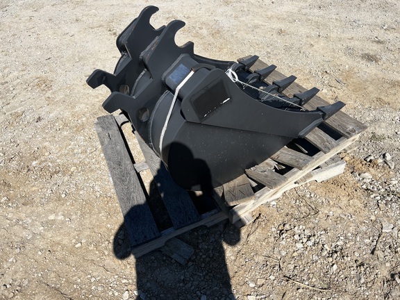 https://photos.machinefinder.com/94/9864994/60979700_large_88764.jpg