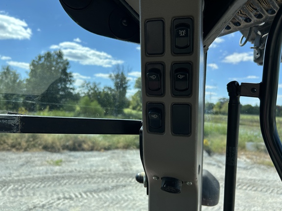 https://photos.machinefinder.com/42/11261342/75848934_large_69576.jpg