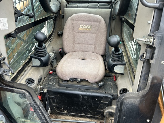 https://photos.machinefinder.com/03/11336203/77211419_large_23712.jpg