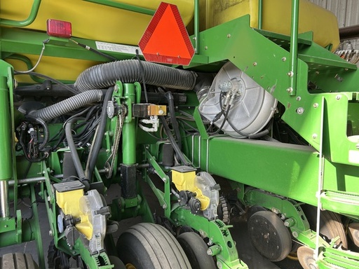 https://photos.machinefinder.com/16/11474516/77487251_large_57640.jpg