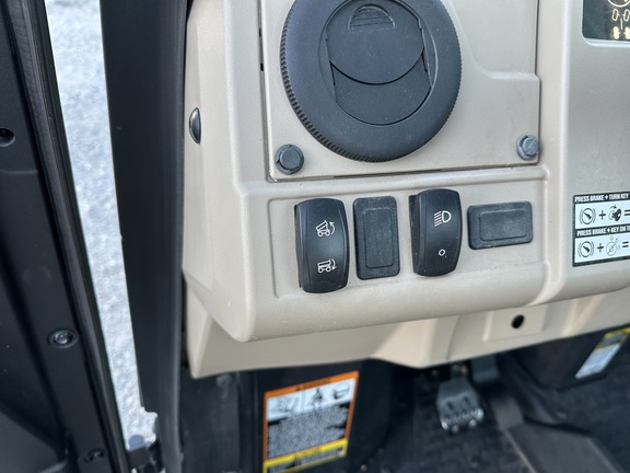 https://photos.machinefinder.com/42/11474842/79193305_large_46780.jpg