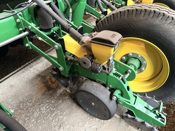 https://photos.machinefinder.com/51/11588951/78472345_large_32385.jpg