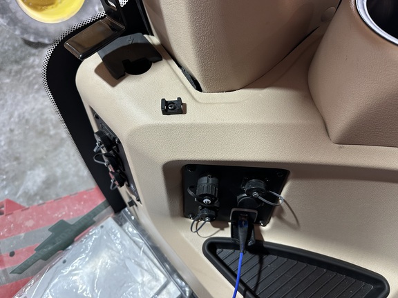 https://photos.machinefinder.com/52/11645752/79100259_large_44013.jpg