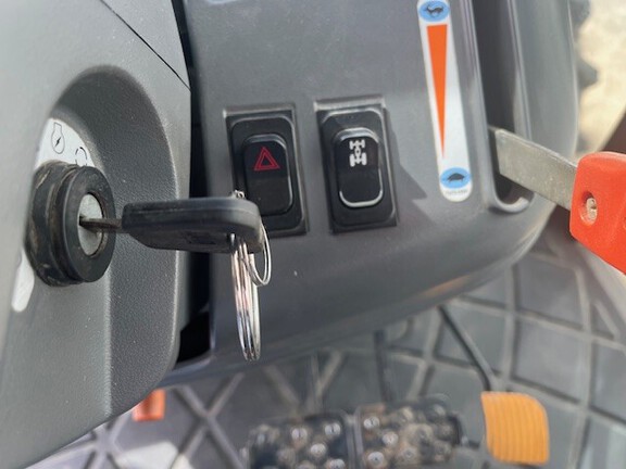 https://photos.machinefinder.com/94/11656294/79253335_large_53211.jpg