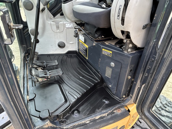https://photos.machinefinder.com/48/11453848/79764530_large_10416.jpg