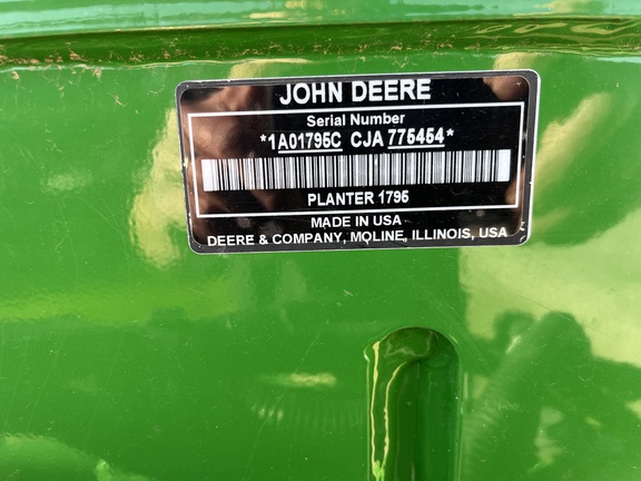 https://photos.machinefinder.com/17/10873917/79407448_large_19.jpg