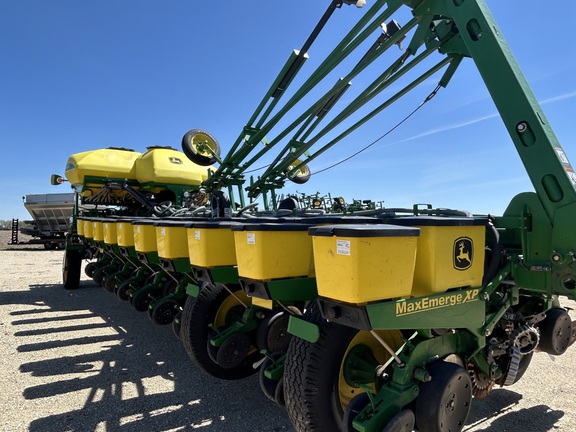 https://photos.machinefinder.com/72/11450672/79418356_large_79268.jpg