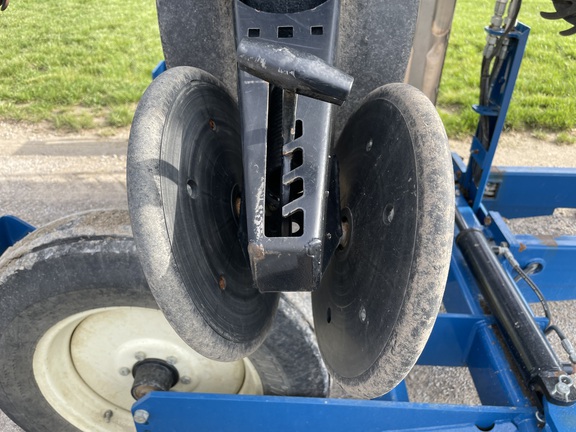 https://photos.machinefinder.com/30/10286030/66176550_large_59307.jpg