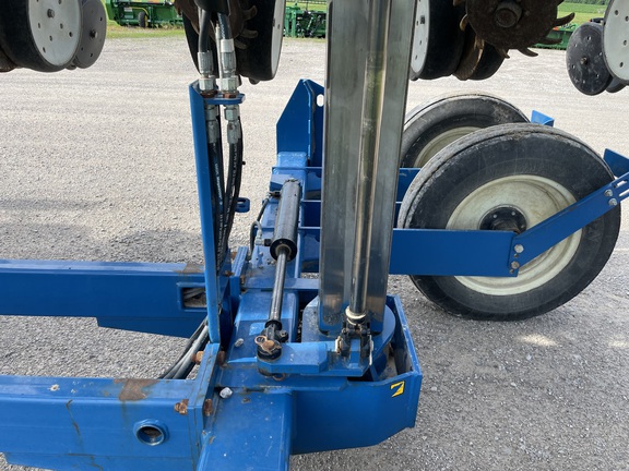 https://photos.machinefinder.com/30/10286030/66176529_large_59976.jpg