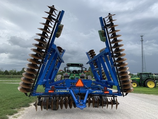 https://photos.machinefinder.com/03/10297803/67429420_large_44707.jpg