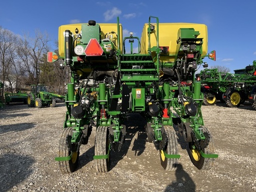 https://photos.machinefinder.com/56/10364756/70745295_large_24859.jpg