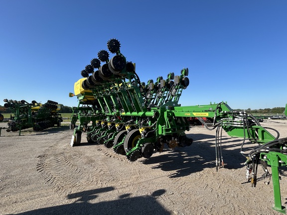 https://photos.machinefinder.com/58/10383458/73044302_large_57436.jpg