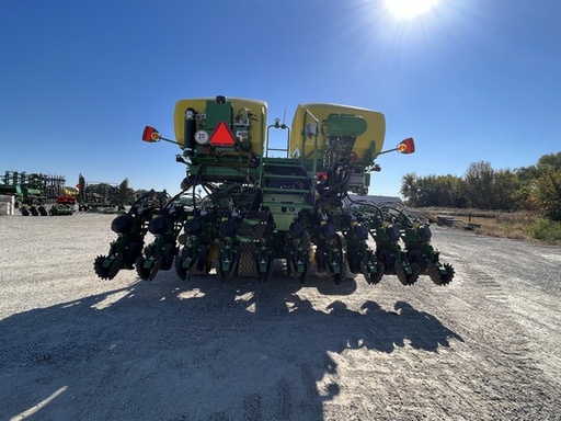 https://photos.machinefinder.com/71/10406371/69422444_large_5871.jpg