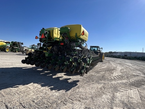 https://photos.machinefinder.com/71/10406371/69422445_large_97537.jpg