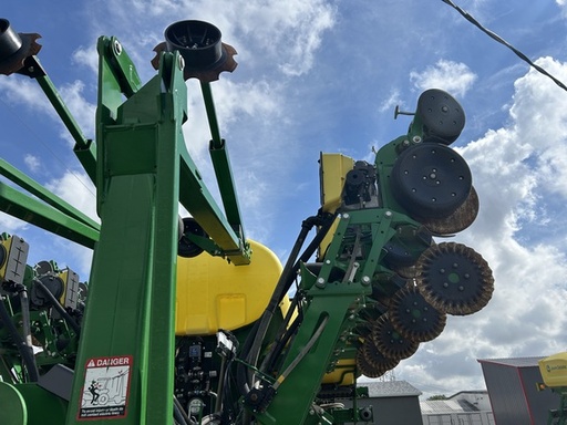 https://photos.machinefinder.com/69/10416169/75763453_large_92575.jpg