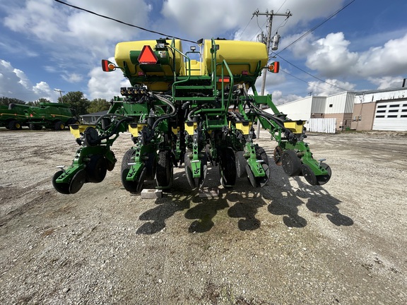 https://photos.machinefinder.com/69/10416169/75763487_large_77059.jpg
