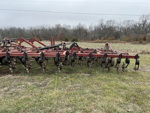 https://photos.machinefinder.com/76/10458676/70677593_large_82147.jpg