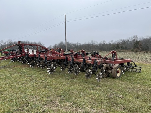 https://photos.machinefinder.com/92/10458792/70676412_large_81933.jpg