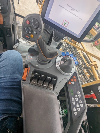 https://photos.machinefinder.com/18/10537218/67858104_large_86314.jpg