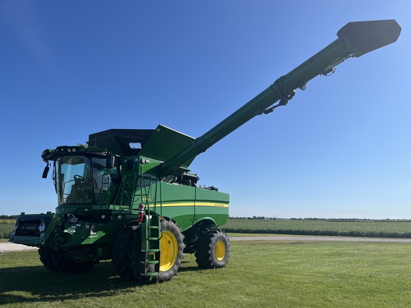 2023 John Deere S780