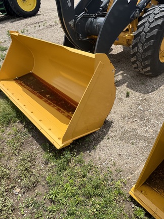 2024 John Deere BYT11582