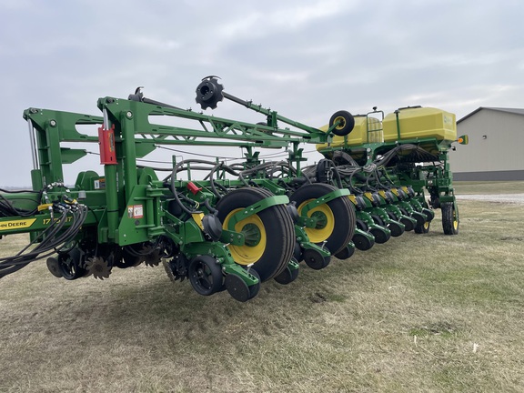 2023 John Deere 1775NT