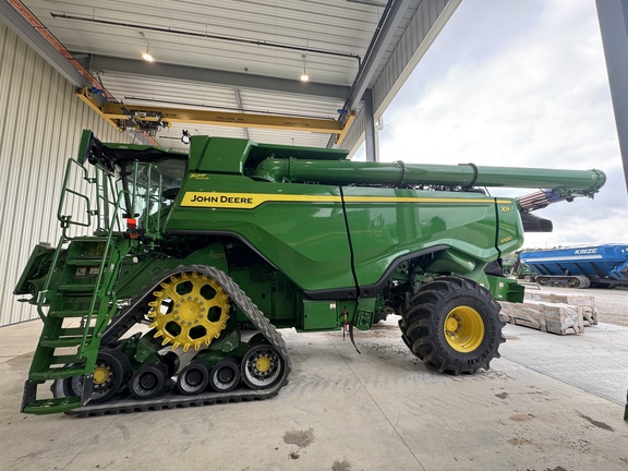 2025 John Deere X9 1000