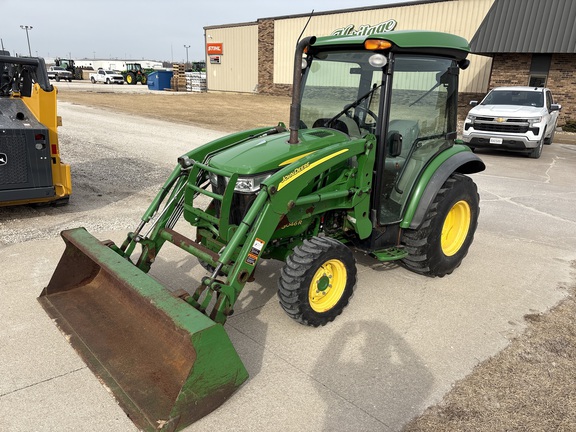 2017 John Deere 3046R