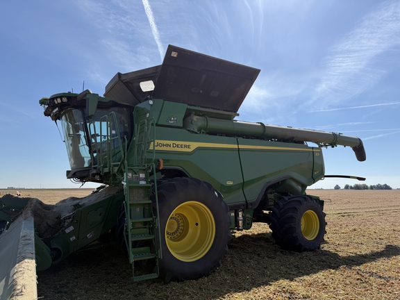 2022 John Deere X9 1100