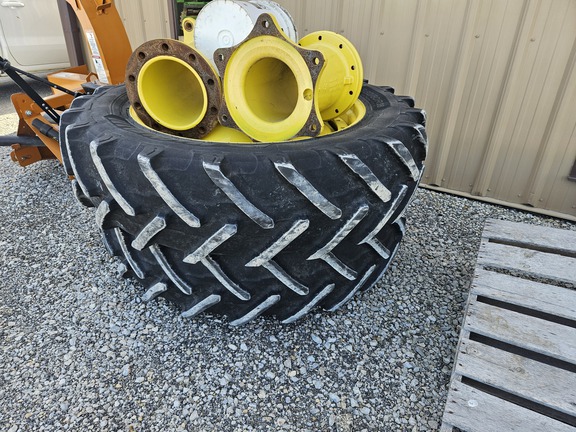 2019 John Deere 380/80R/38 R1W