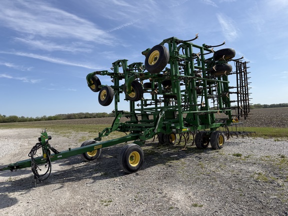 John Deere 2210 2013