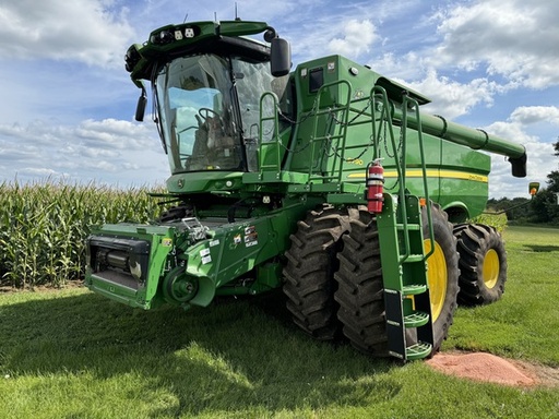 [533570] 2022 John Deere S790